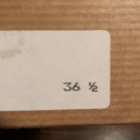 Christian Louboutin Very Prive red bottoms heels - Picture 6 of 8